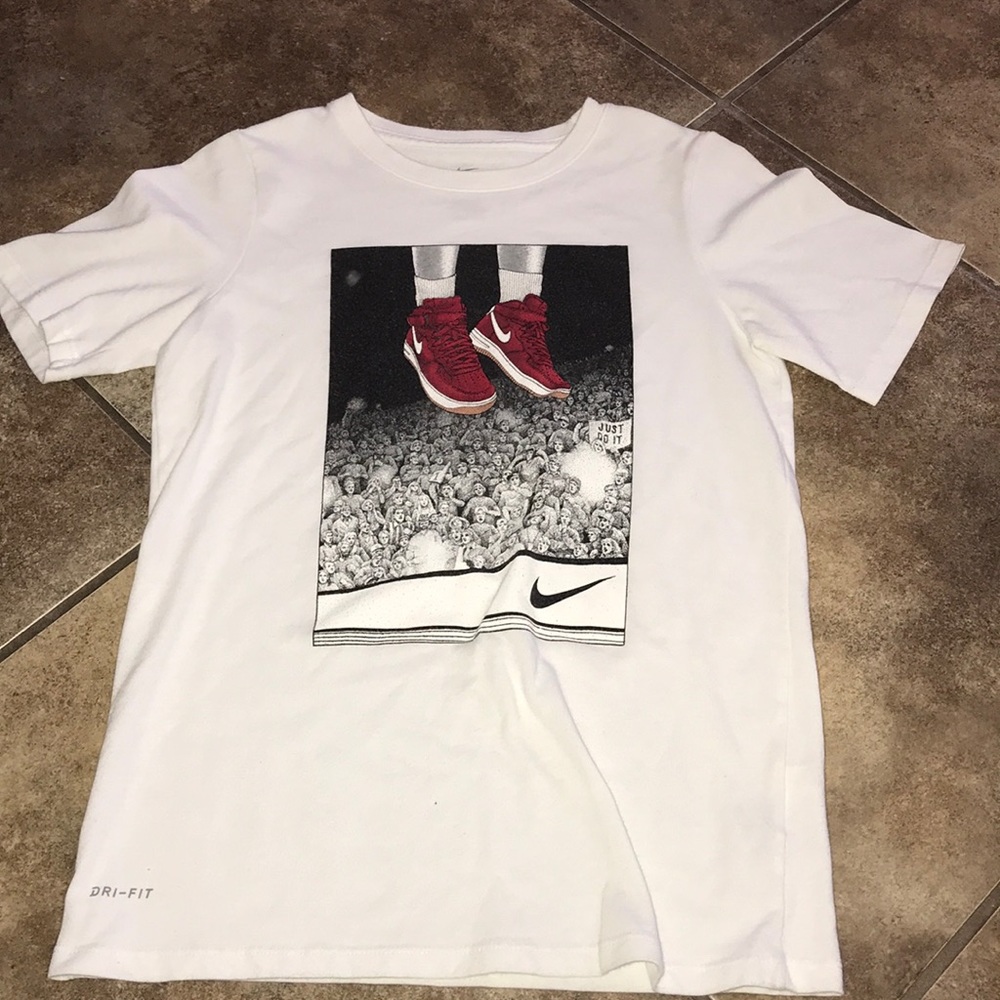 Tee shirt